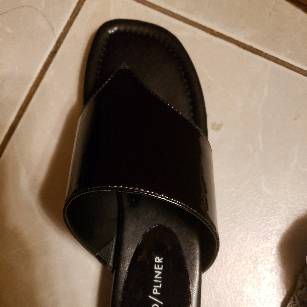 Donald/pliner slip on